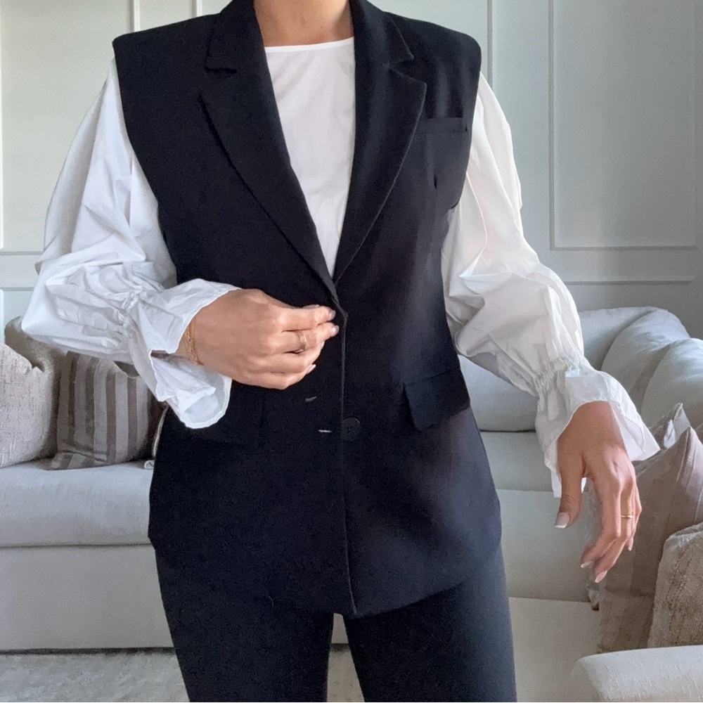 Black Sleeveless Blazer Vest